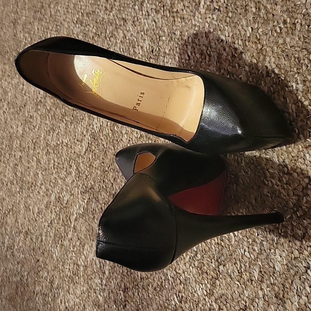 Like new Christian Louboutin pumps!!